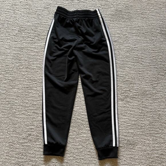 Lot of 2: Boys Adidas Jogger Sweatpants (7) & Nike Dri-Fit Gray T-Shirt (7) - Picture 3 of 7